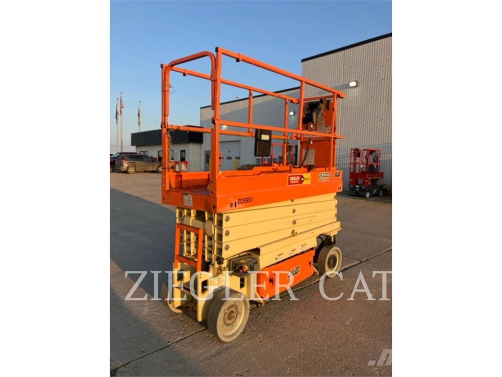 JLG 2632ES Šķerveida pacēlāji