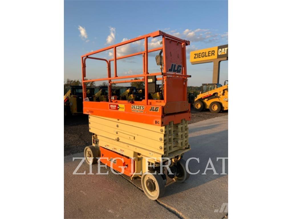 JLG 2632ES Šķerveida pacēlāji