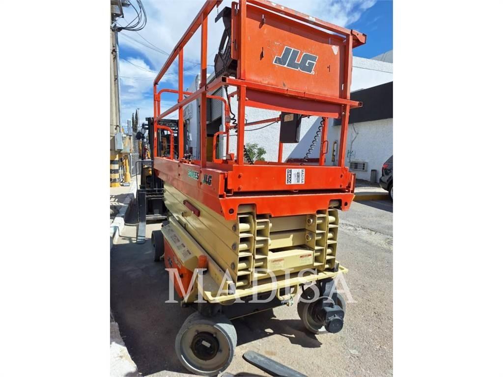 JLG 3246ES Šķerveida pacēlāji