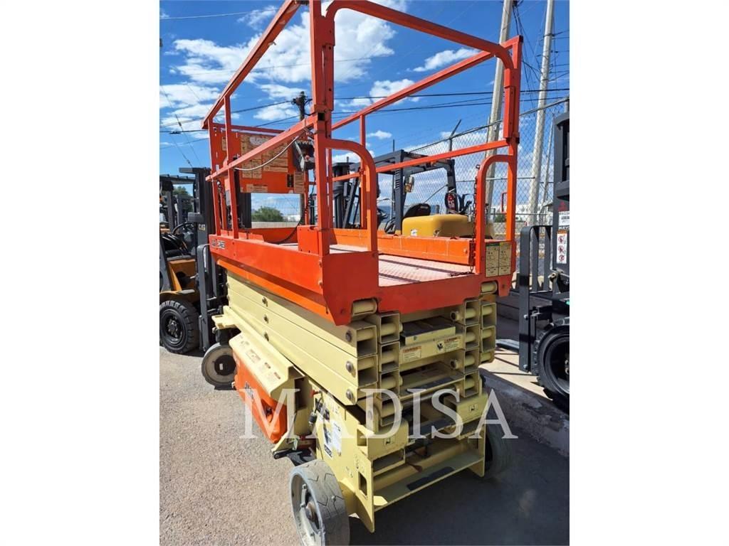 JLG 3246ES Šķerveida pacēlāji