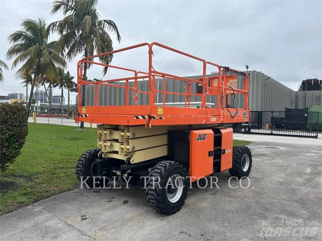 JLG 330LTR Šķerveida pacēlāji