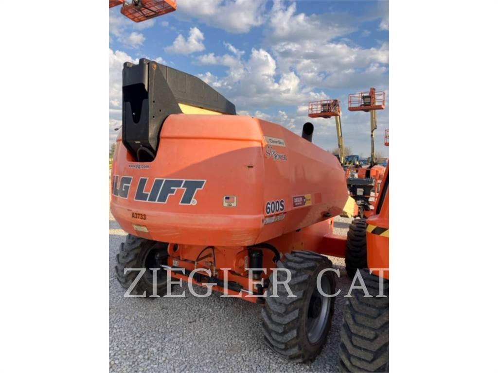 JLG 600S Strēles pacēlāji