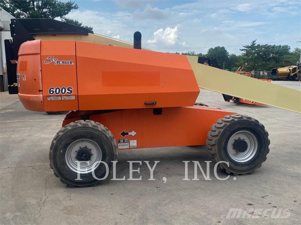JLG 600S Strēles pacēlāji
