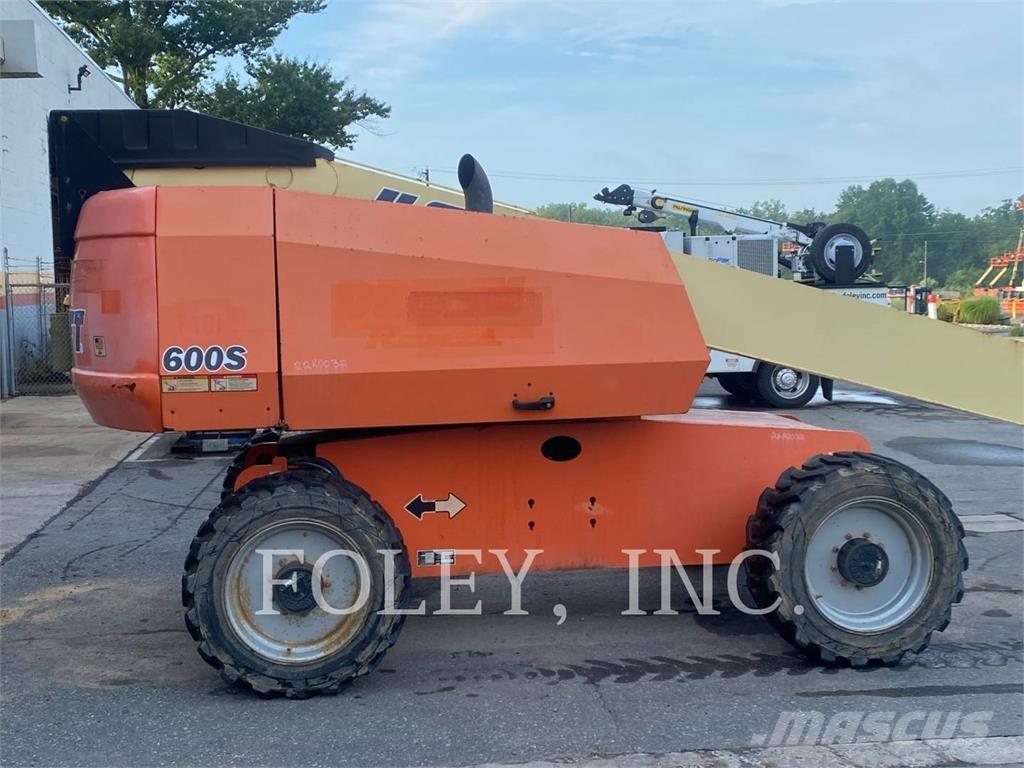 JLG 600S Strēles pacēlāji