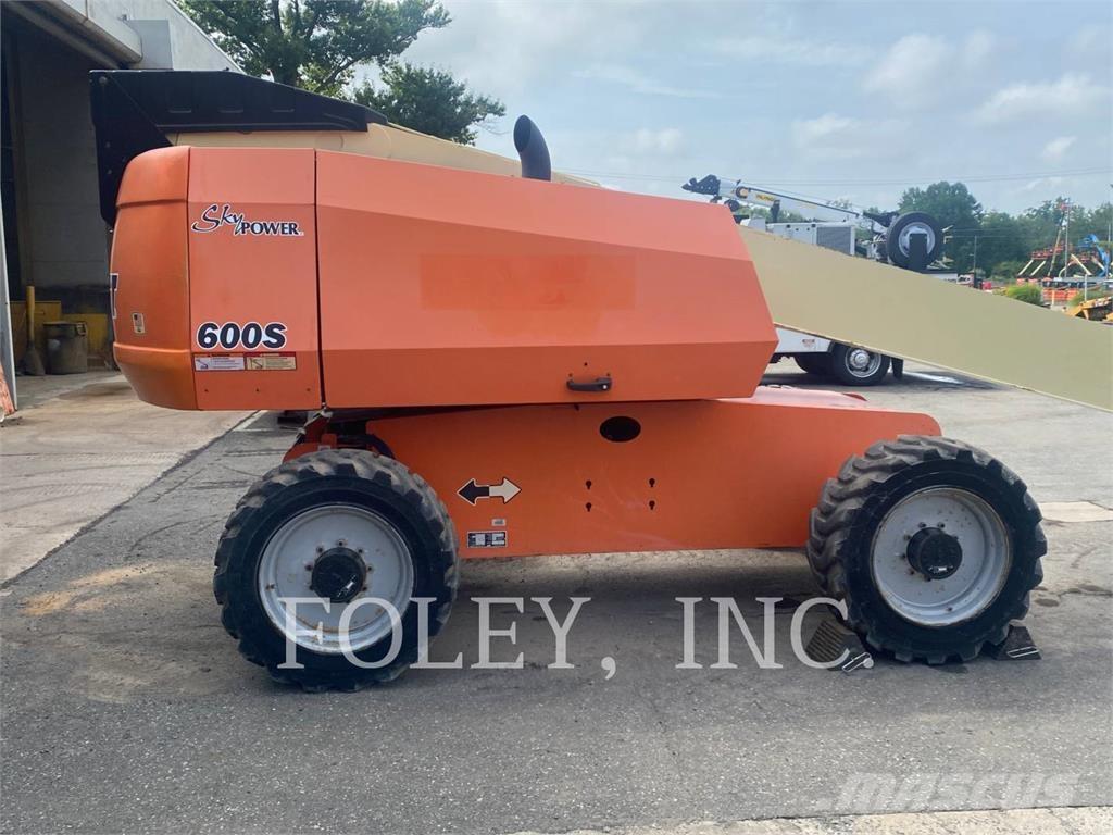 JLG 600S Strēles pacēlāji
