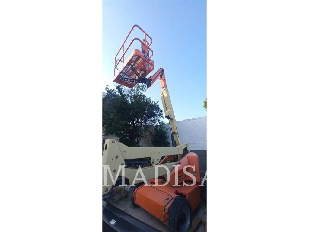 JLG E450AJ Strēles pacēlāji