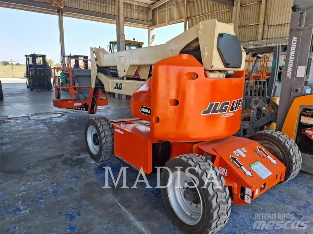 JLG E450AJ Strēles pacēlāji