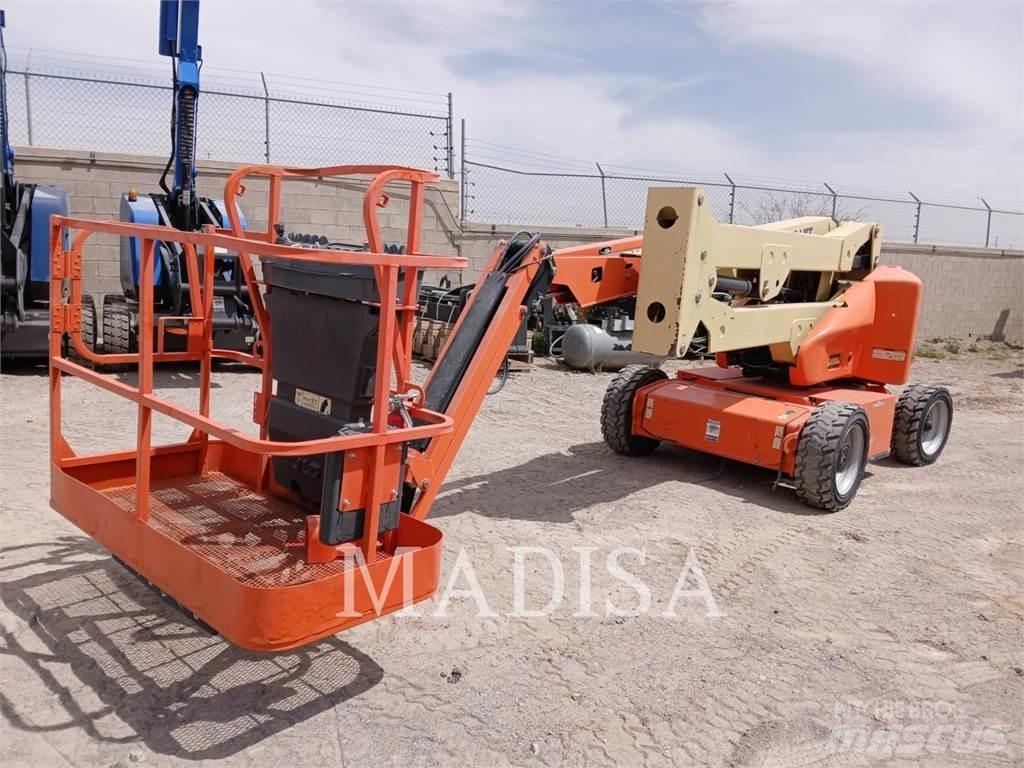 JLG E450AJ Strēles pacēlāji