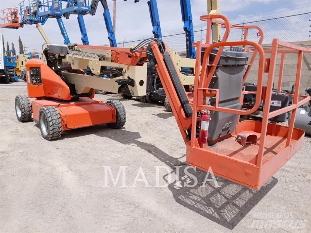 JLG E450AJ Strēles pacēlāji