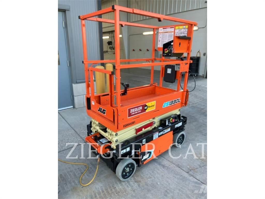 JLG ES1330L Šķerveida pacēlāji