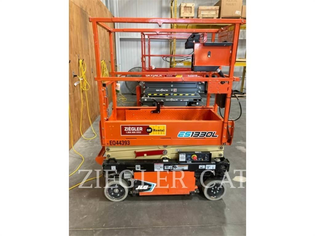 JLG ES1330L Šķerveida pacēlāji
