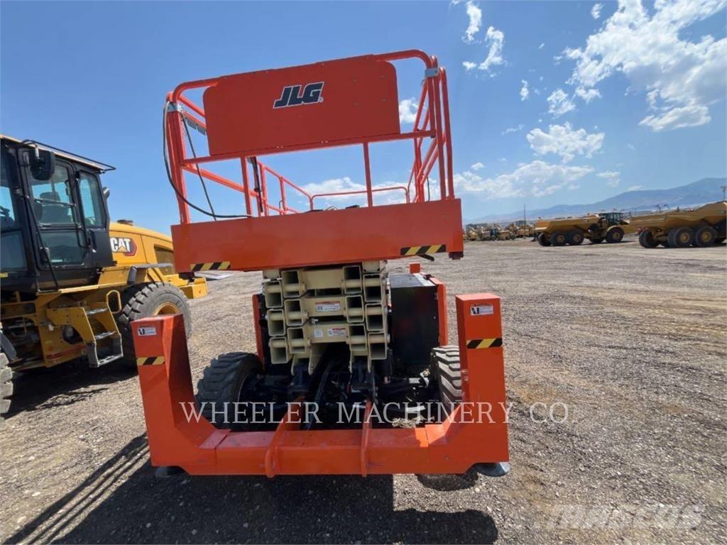 JLG RT4394 Šķerveida pacēlāji