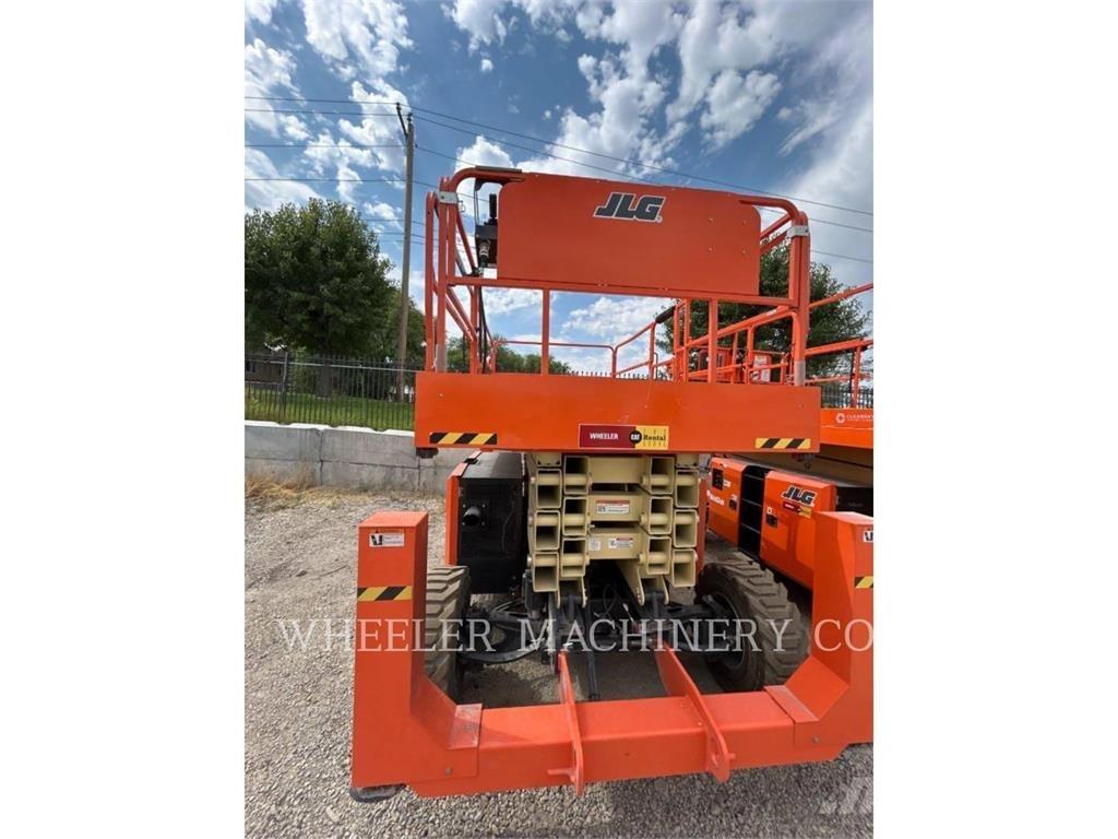 JLG RT4394 Šķerveida pacēlāji