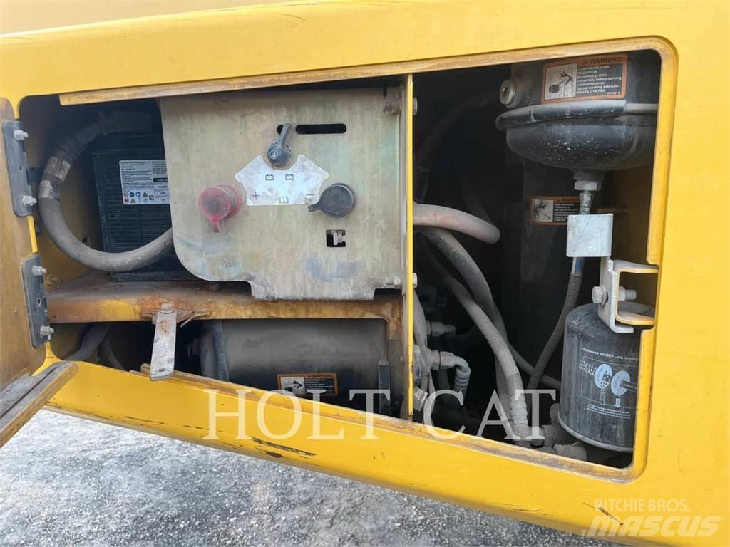 John Deere 250D Artikulētie pašizgāzēji