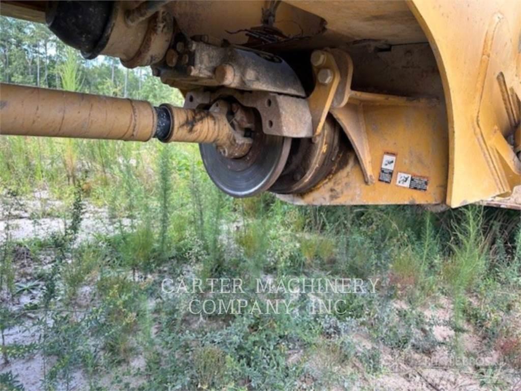 John Deere 300D Artikulētie pašizgāzēji