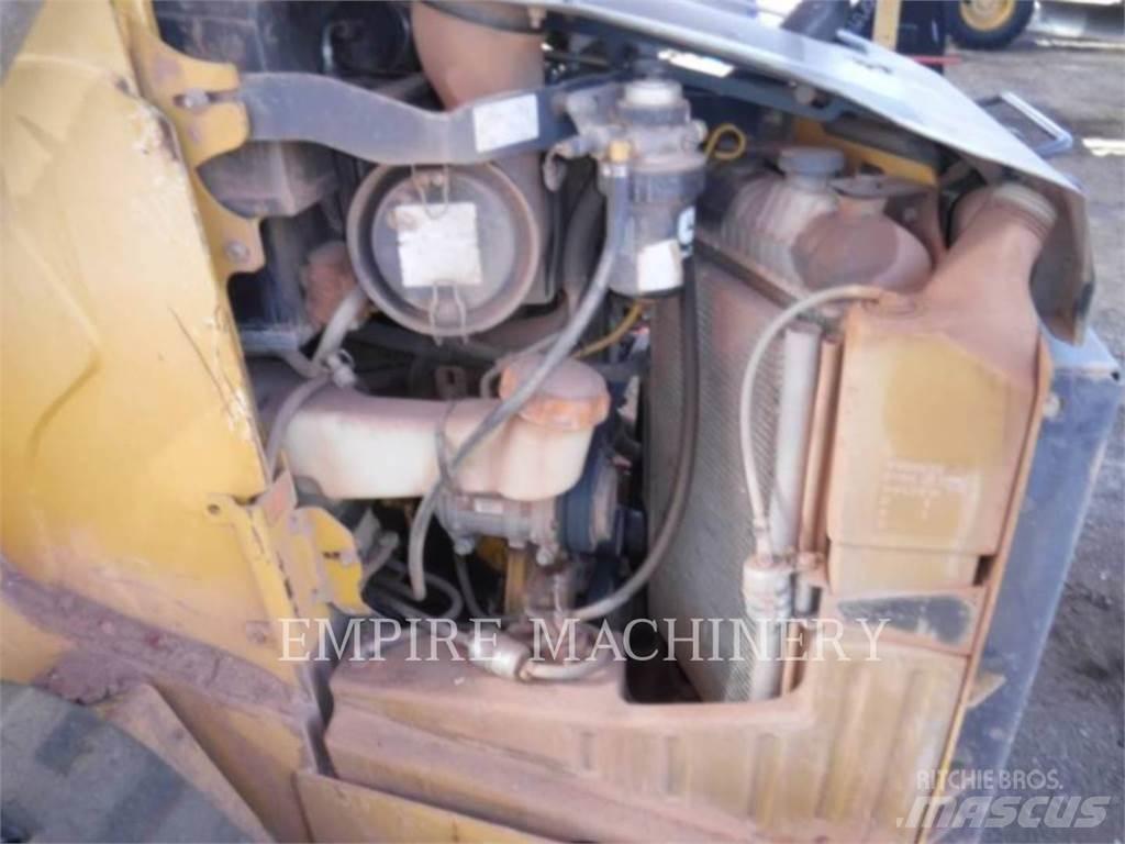 John Deere 323D Lietoti riteņu kompaktiekrāvēji