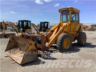 John Deere 444 Iekrāvēji uz riteņiem