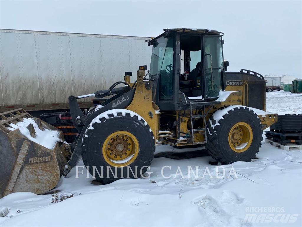 John Deere 444J Iekrāvēji uz riteņiem
