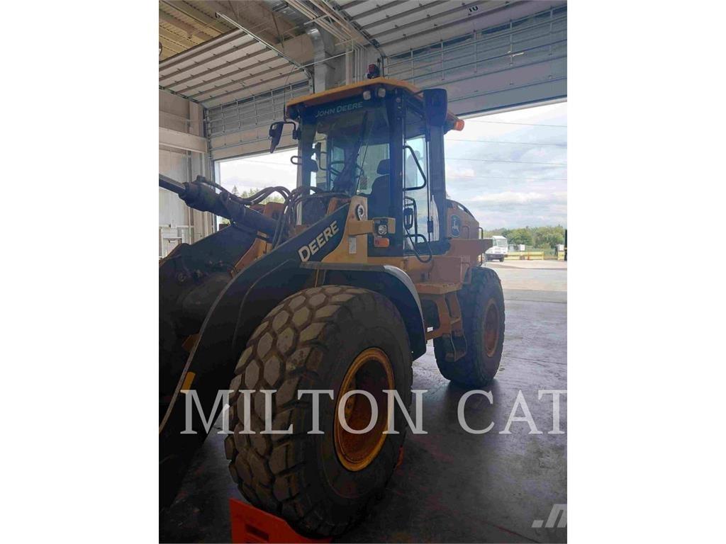 John Deere 524P Iekrāvēji uz riteņiem