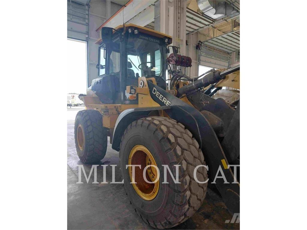 John Deere 524P Iekrāvēji uz riteņiem