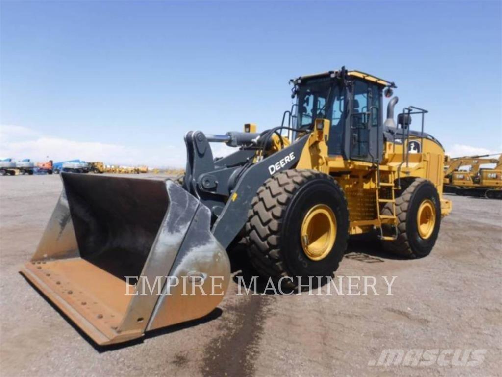 John Deere 744L Iekrāvēji uz riteņiem