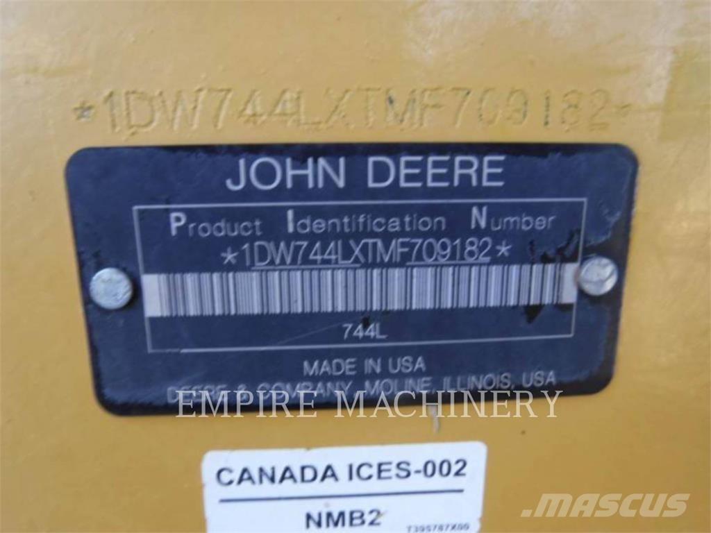 John Deere 744L Iekrāvēji uz riteņiem