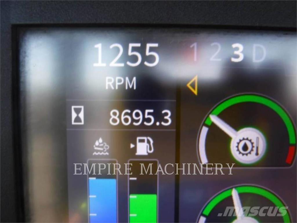 John Deere 744L Iekrāvēji uz riteņiem