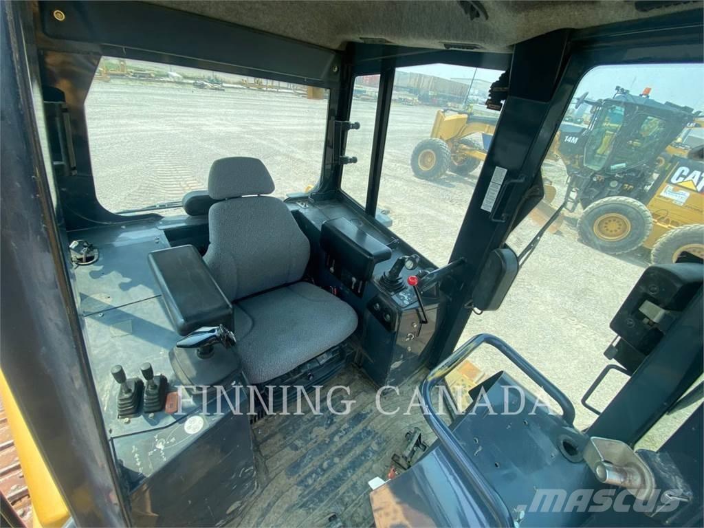 John Deere 750J Kāpurķēžu buldozeri