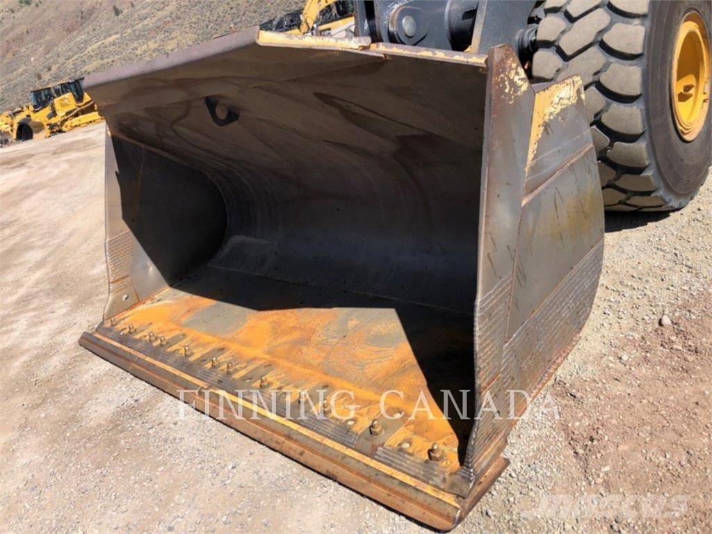 John Deere 824K Iekrāvēji uz riteņiem