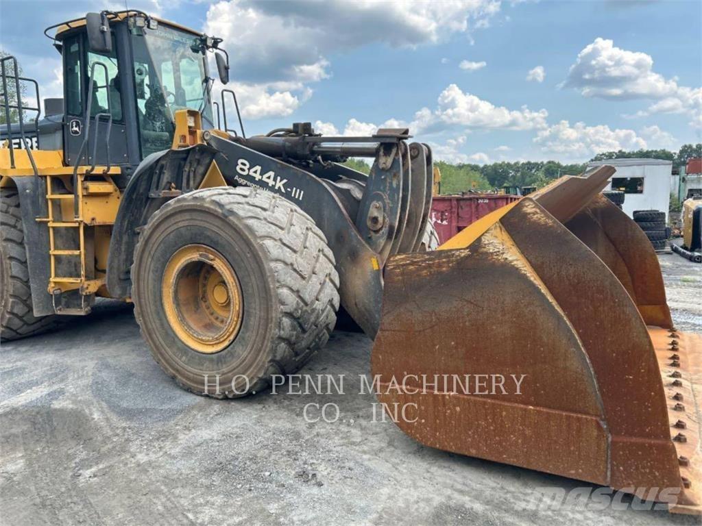 John Deere 844 Iekrāvēji uz riteņiem
