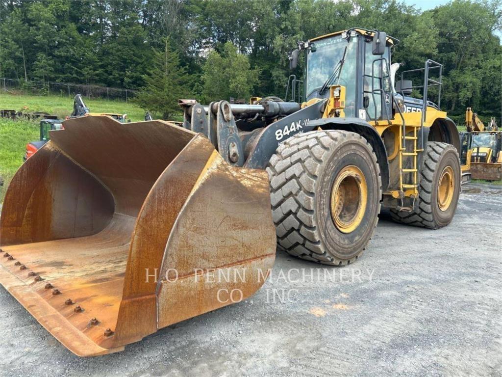 John Deere 844 Iekrāvēji uz riteņiem
