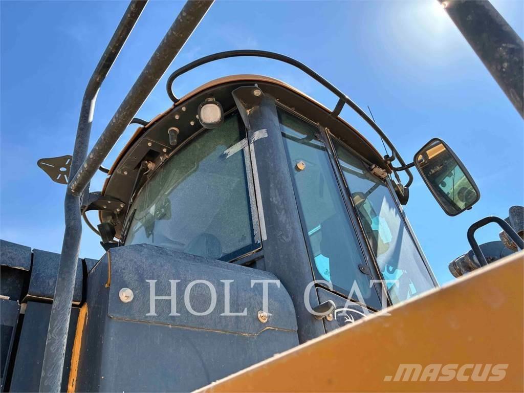 John Deere 844K III Iekrāvēji uz riteņiem