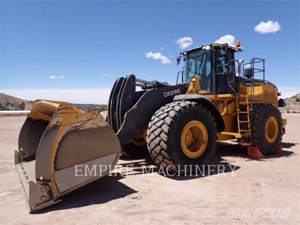 John Deere 844P Iekrāvēji uz riteņiem