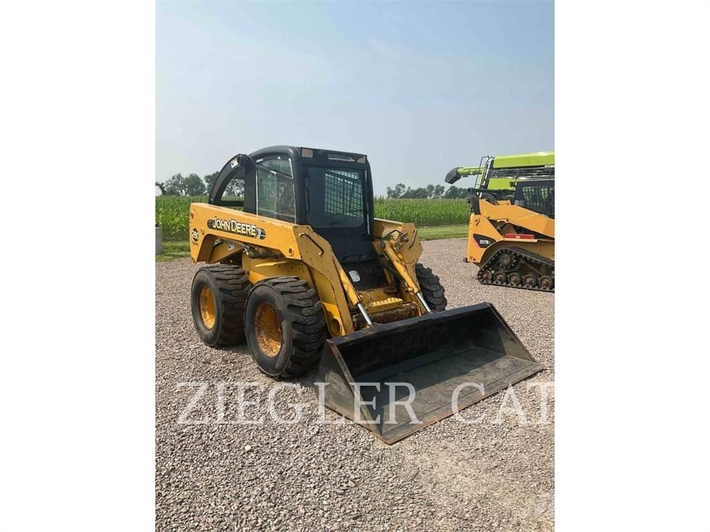 John Deere & CO. 260 Lietoti riteņu kompaktiekrāvēji