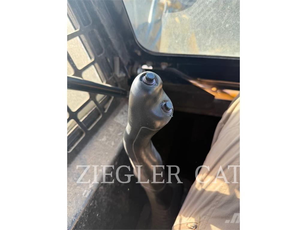 John Deere & CO. 270 Lietoti riteņu kompaktiekrāvēji