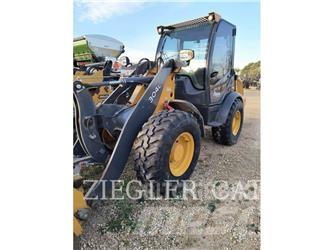 John Deere & CO. 304L Iekrāvēji uz riteņiem