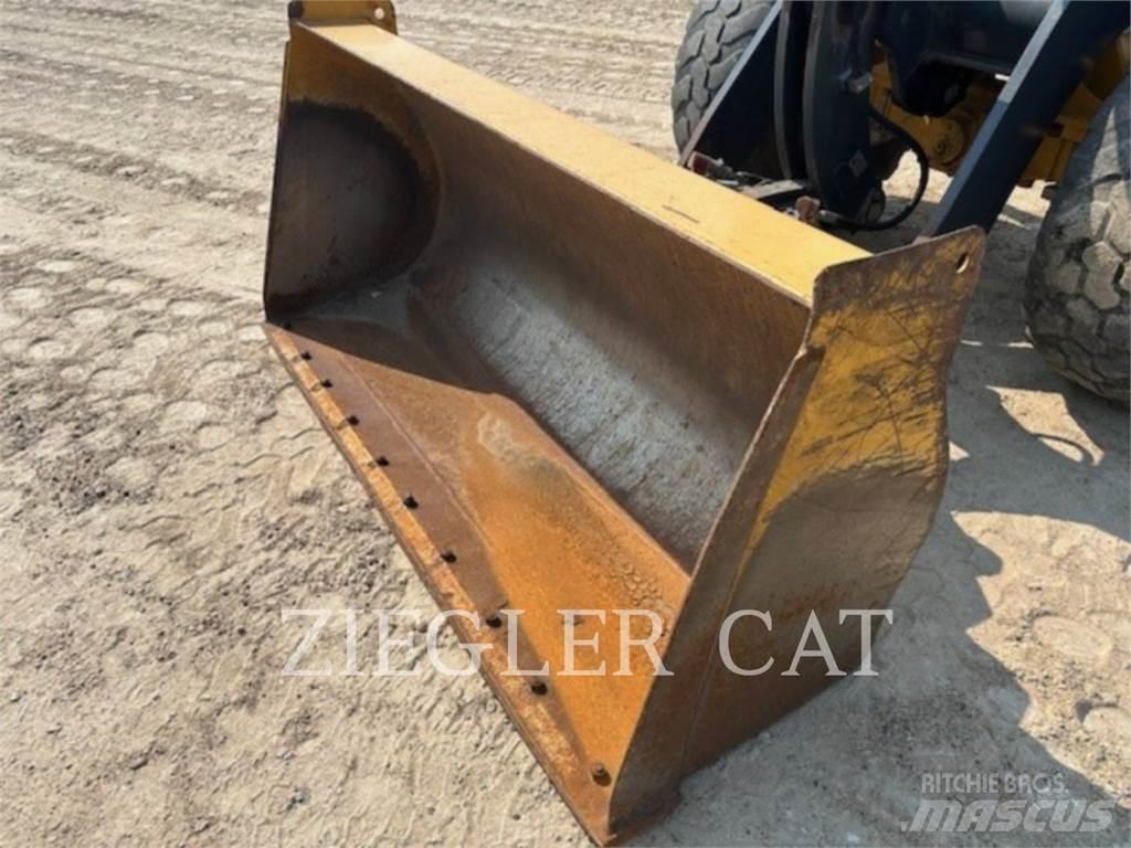 John Deere & CO. 304L Iekrāvēji uz riteņiem