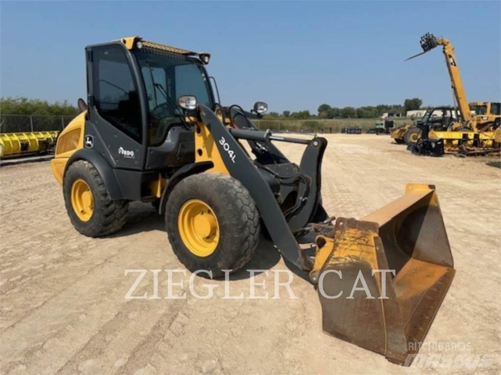John Deere & CO. 304L Iekrāvēji uz riteņiem