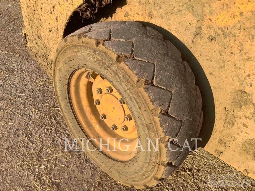 John Deere & CO. 318G Lietoti riteņu kompaktiekrāvēji