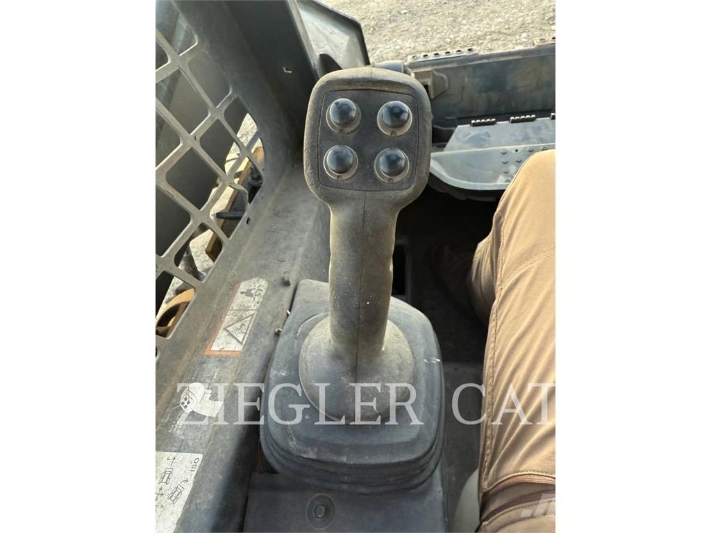 John Deere & CO. 320 D Lietoti riteņu kompaktiekrāvēji