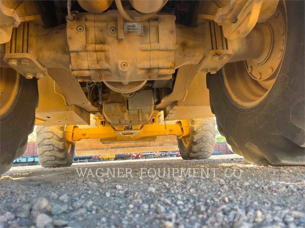 John Deere & CO. 410K TC Ekskavatori-iekrāvēji