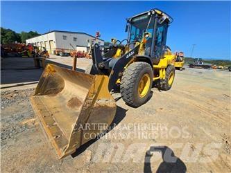John Deere & CO. 444K Iekrāvēji uz riteņiem