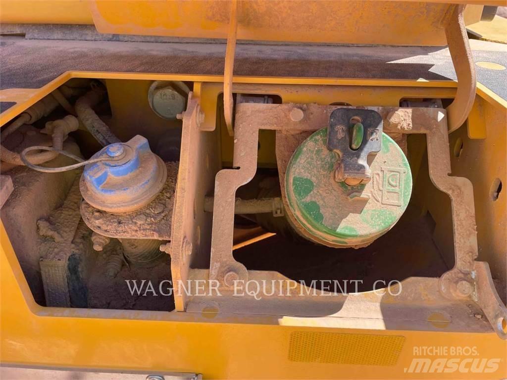 John Deere & CO. 544P Iekrāvēji uz riteņiem