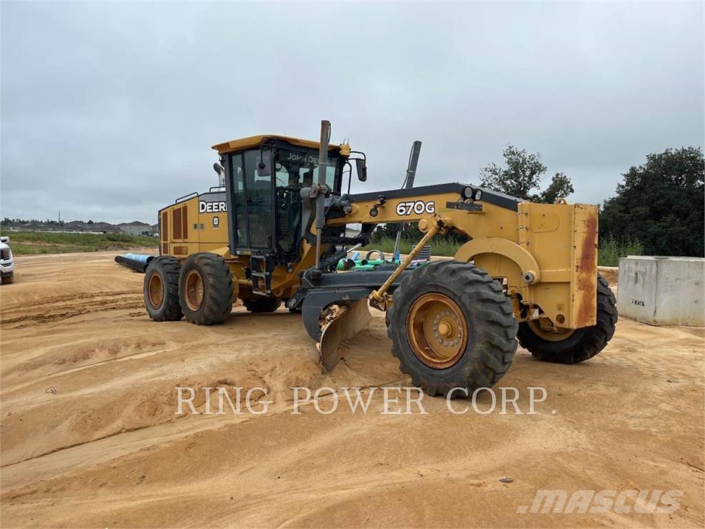 John Deere & CO. 670G Greideri