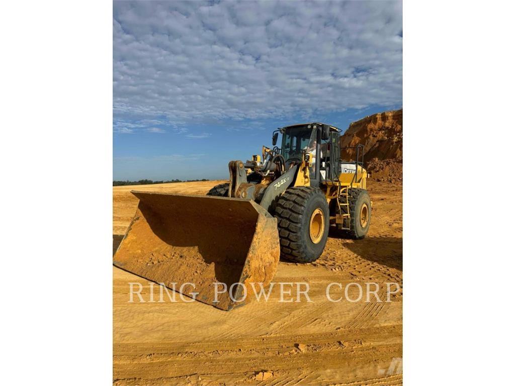 John Deere & CO. 744K Iekrāvēji uz riteņiem