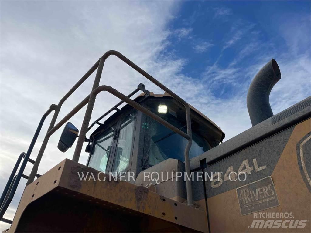 John Deere & CO. 844L Iekrāvēji uz riteņiem