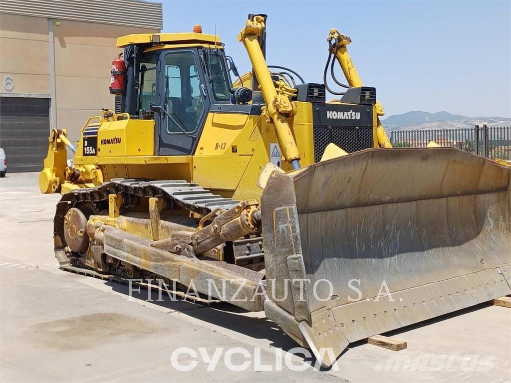 Komatsu D155 Kāpurķēžu buldozeri