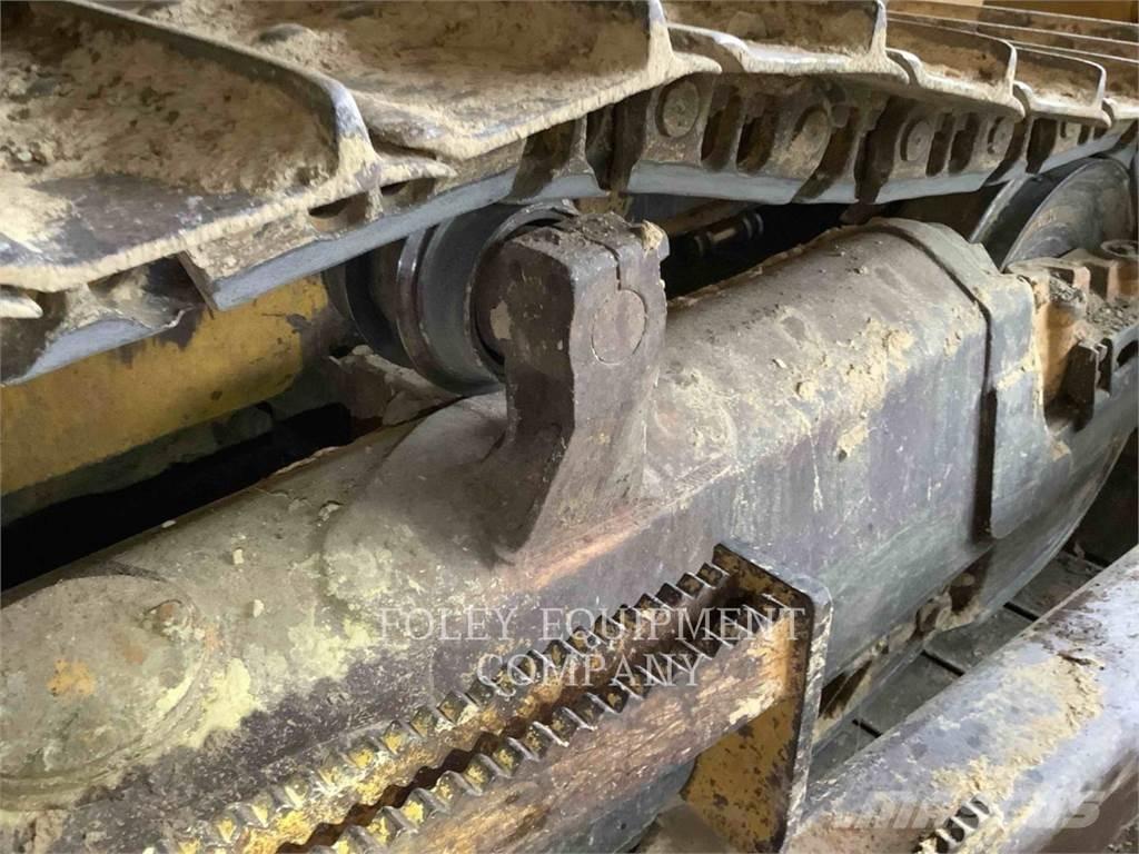 Komatsu D65EX17 Kāpurķēžu buldozeri