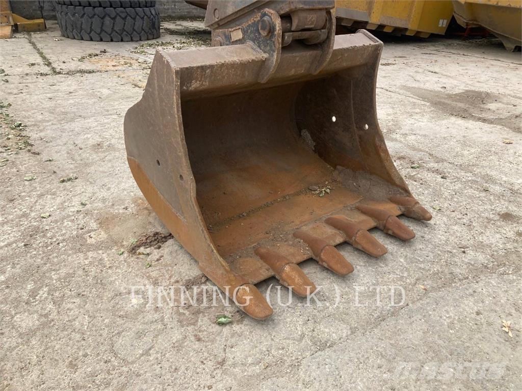 Komatsu PC210-11E0 Kāpurķēžu ekskavatori