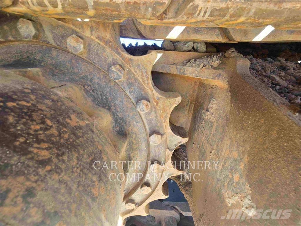 Komatsu PC220LC Kāpurķēžu ekskavatori